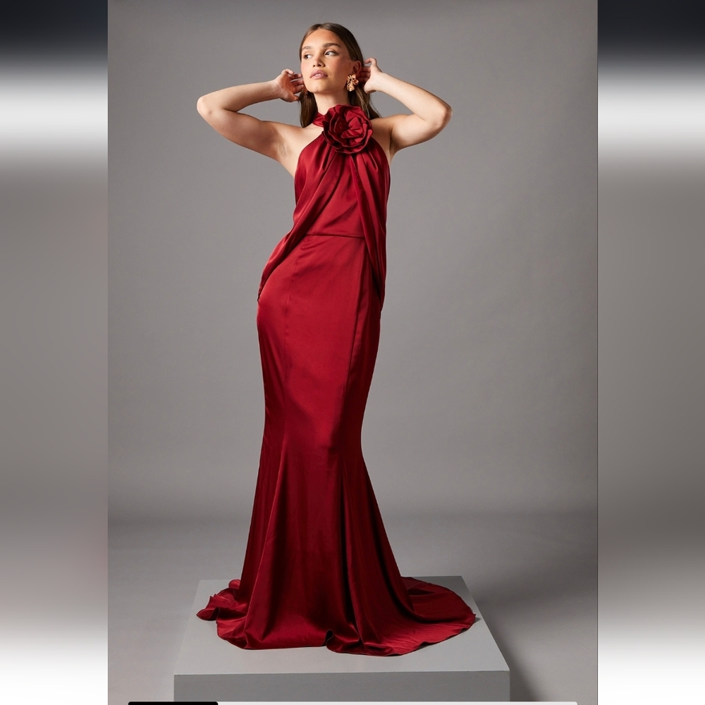 Chic Strapless Burgundy Gown